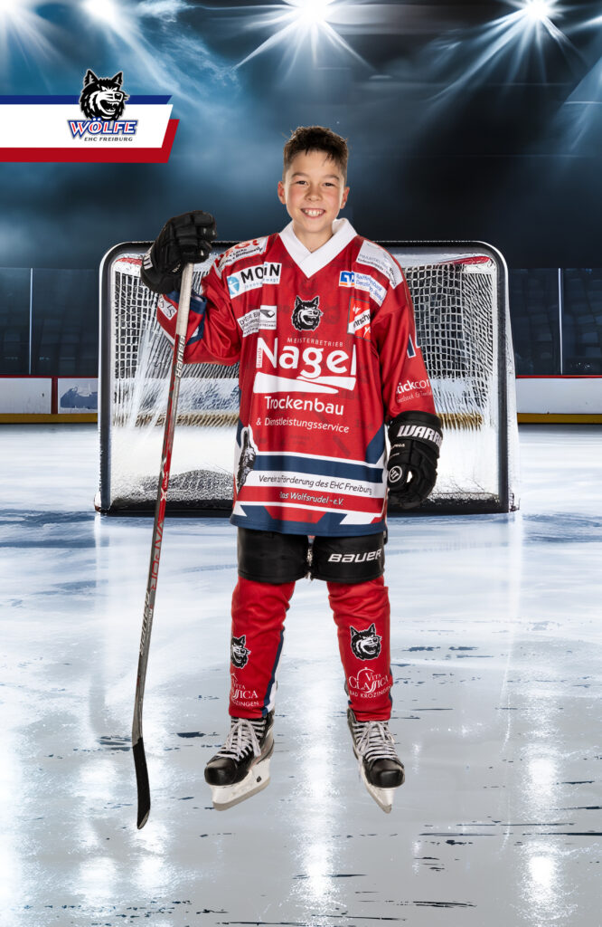 Medientag im Eishockeyverein: Spielerportraits in Ausrüstung und Mannschaftsfotos für Vereinsmedien
