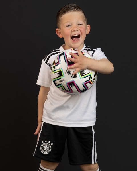 Fußball Spielerportrait beim professionellen Vereinsshooting