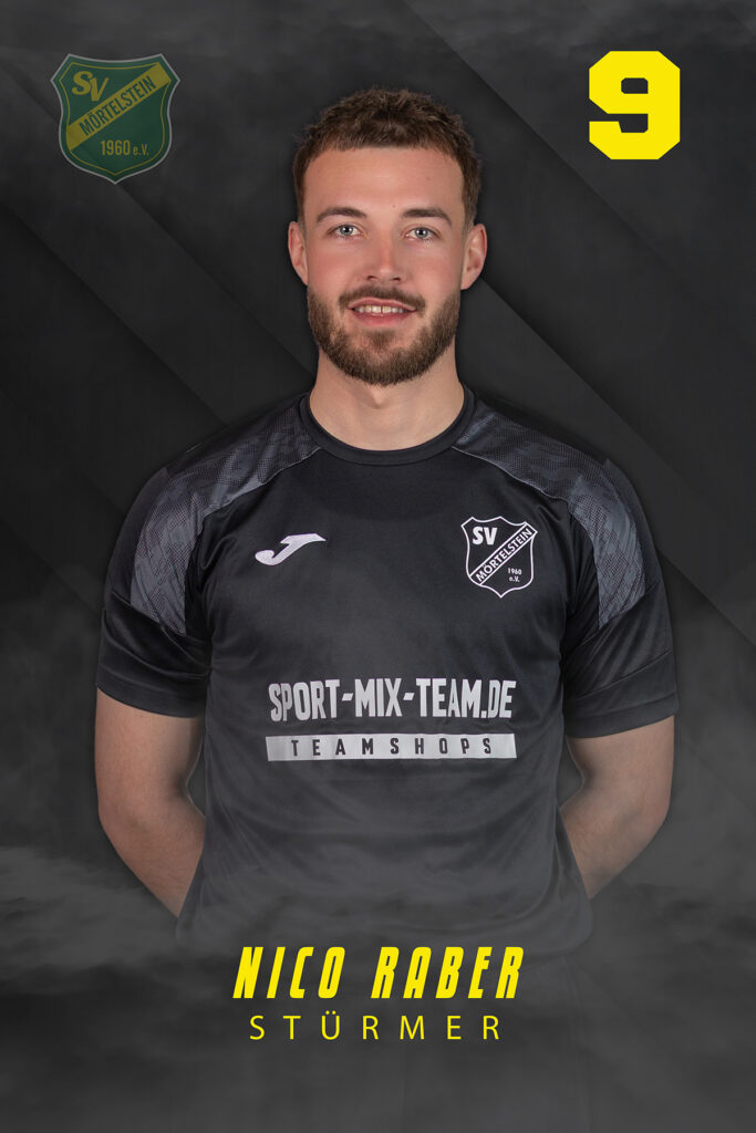 Professionelles Spielerportrait eines Fußballspielers beim Teamshooting für einen Amateurverein – erstellt von Sportfotopix Sportfotografie für Vereine in Baden-Württemberg.